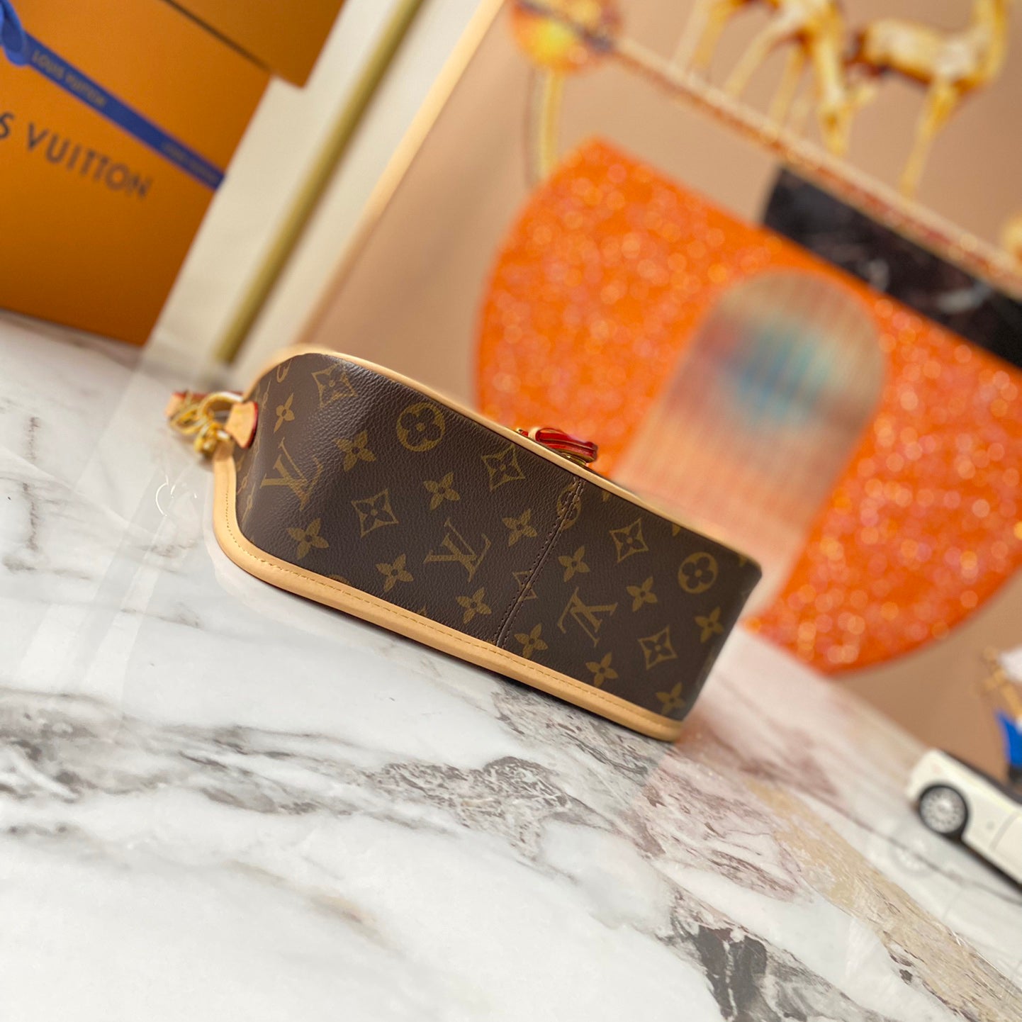 Ladies Fashion Luxury V Logo Shoulder Bag