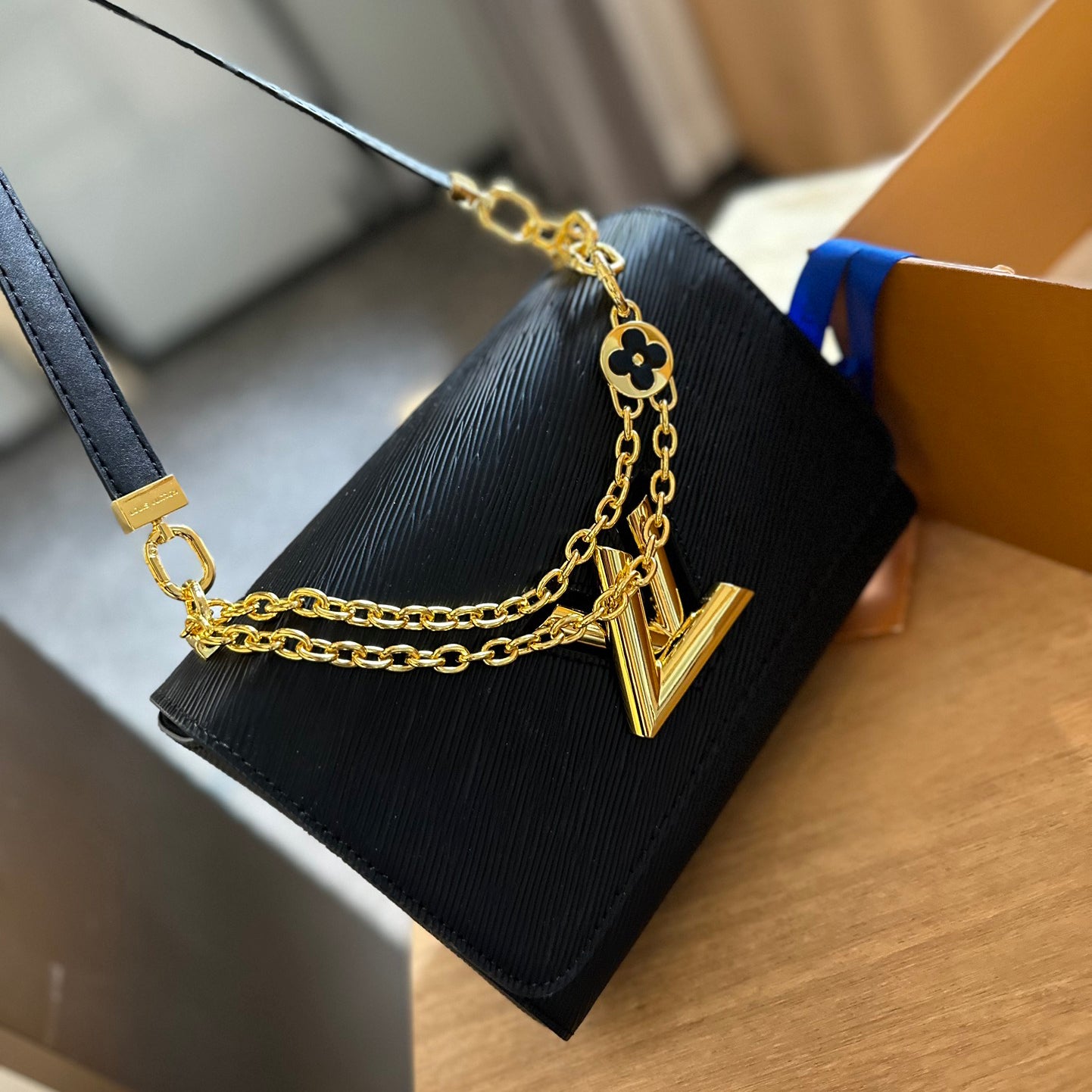 Handmade 23cm Leather V Logo Women's BagsXC052024031910