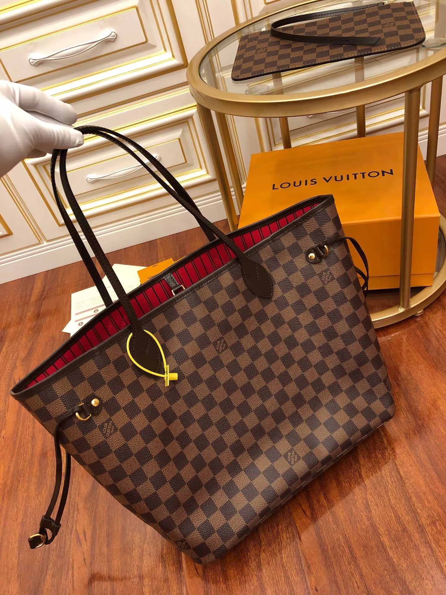 New Fashion V Logo Women's BagsXC052025060907