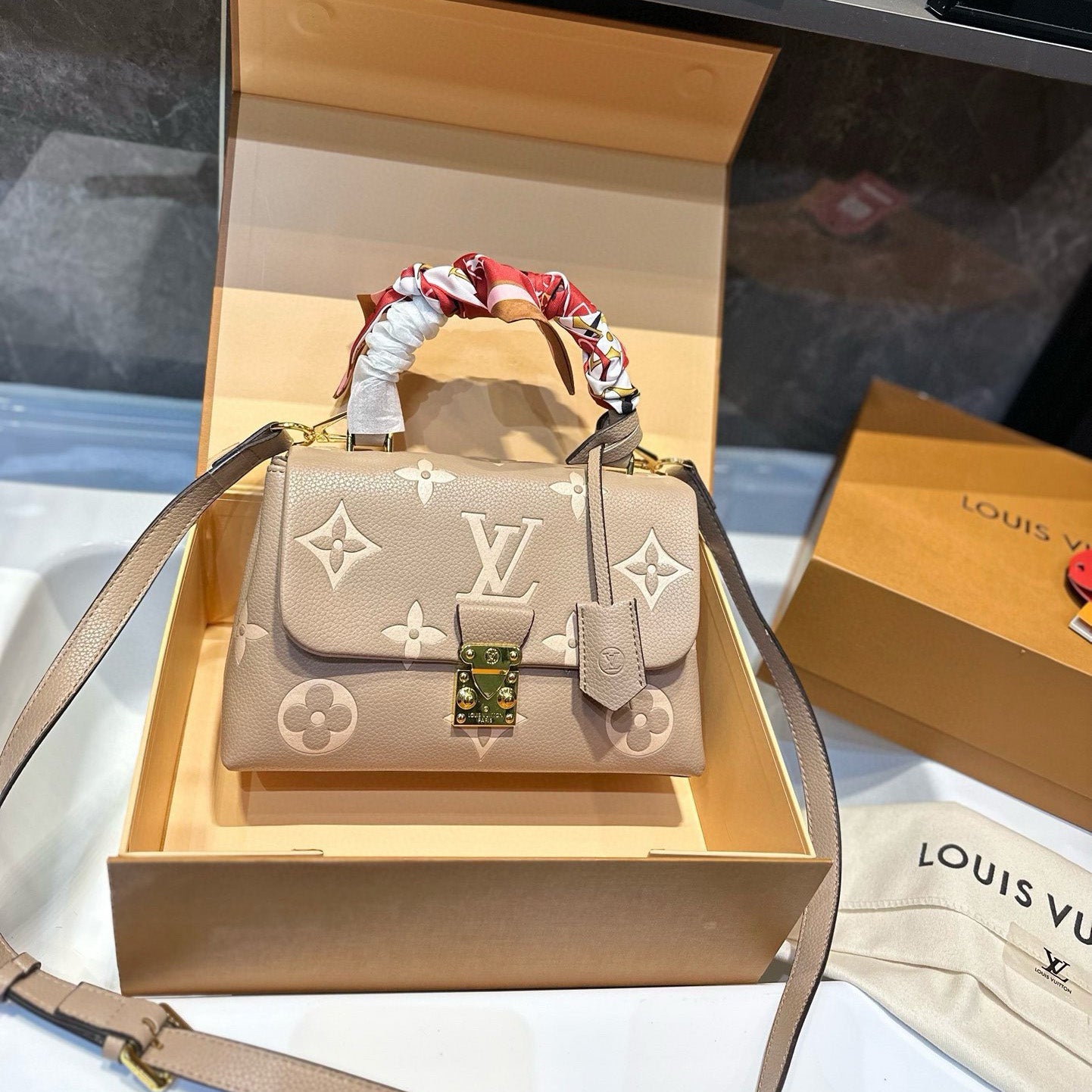 New Fashion V Logo 24cm leather Women's BagsXC052024121313