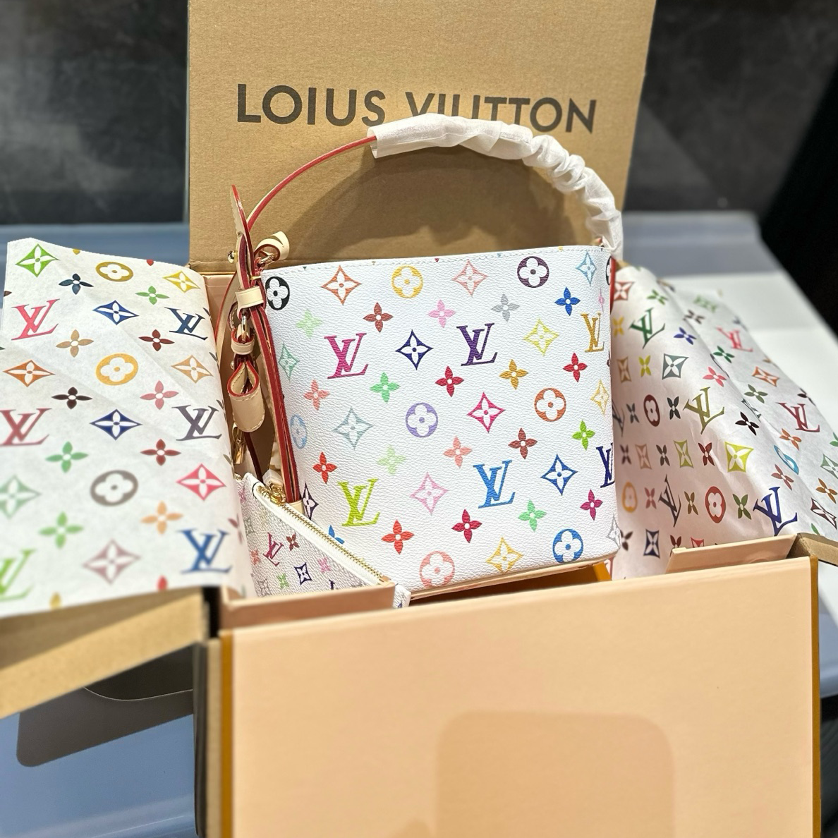 New V Logo Handmade women's bagXC052025041111