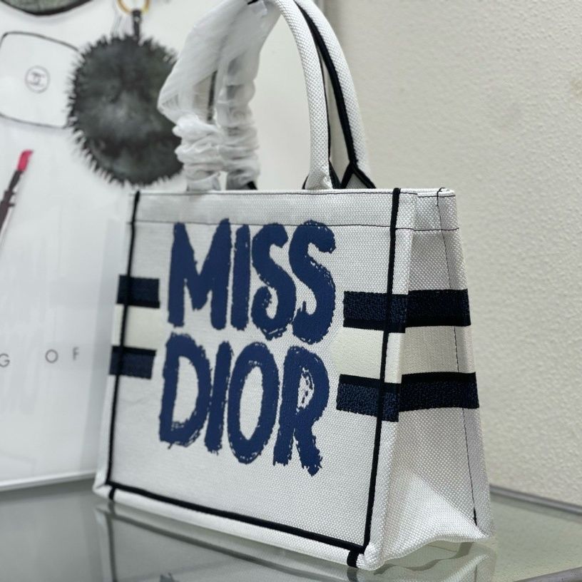 New White D Logo Fashion women's HandbagsPD052024082702