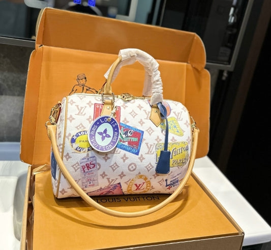 New White leather V Logo 30cm Women's BagsXC052025063010