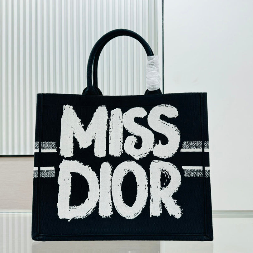 New White D Logo Fashion women's HandbagsPD052024082712