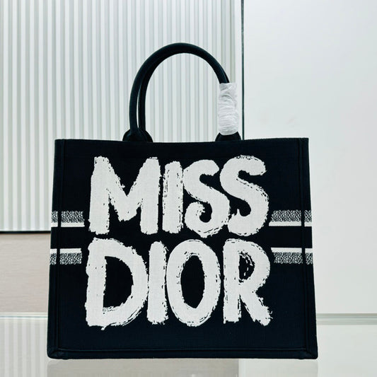 New White D Logo Fashion women's HandbagsPD052024082712