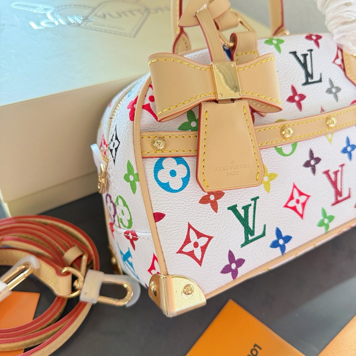 New Fashion White formal V Logo Women's BagsXC052025030305