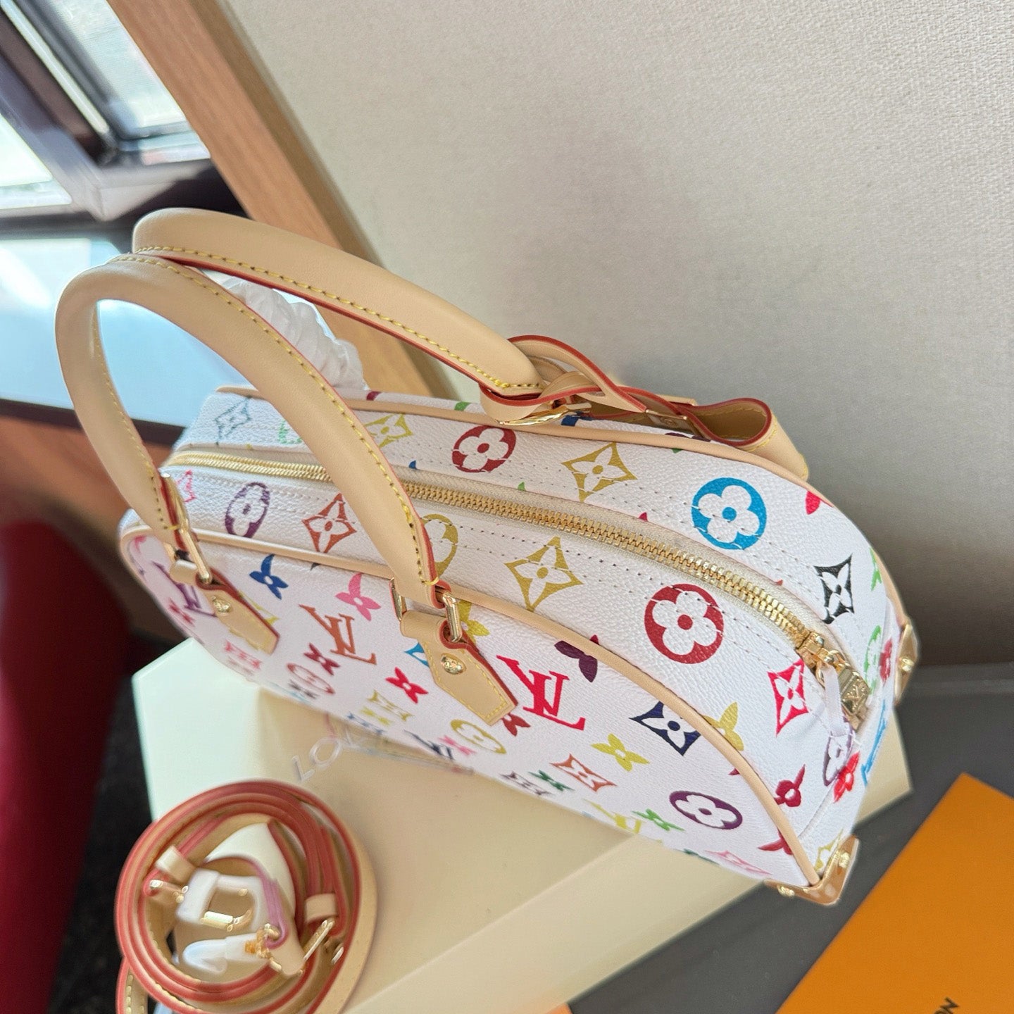 New Fashion White formal V Logo Women's BagsXC052025030305
