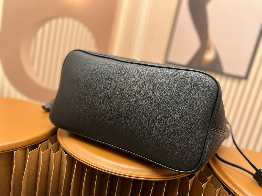 V Neverfull Medium Bag XC0823042002