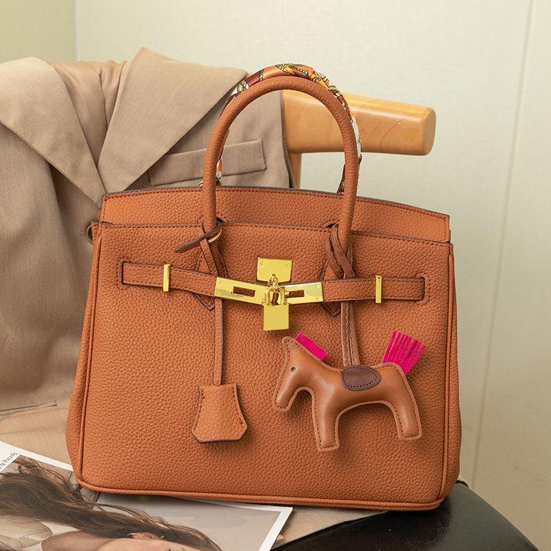 Versatile large capacity handbag 0823120806