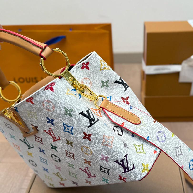 New V logo Handmade Fashion BagsXC052025030504