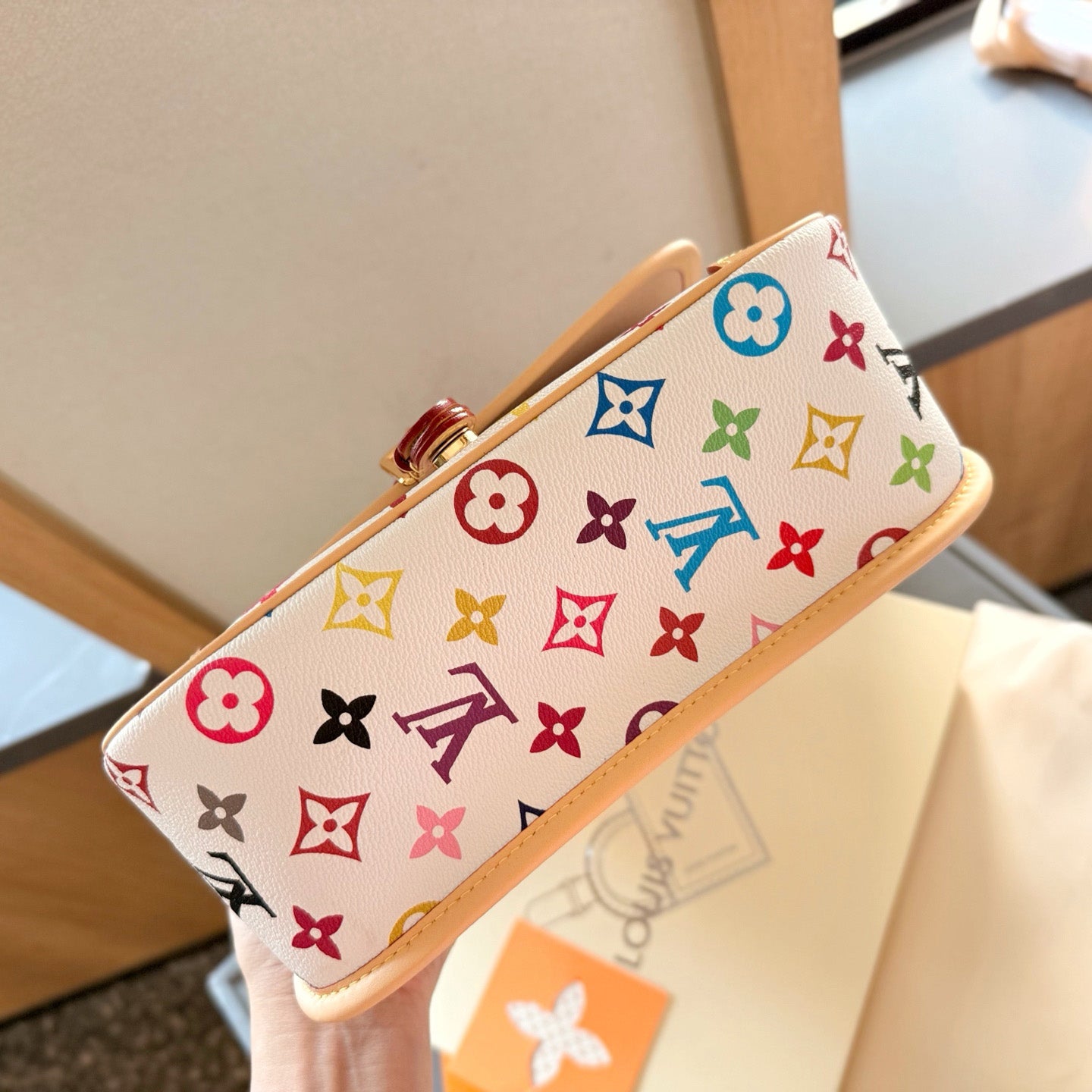 New Fashion White formal V Logo Women's BagsXC052025030307