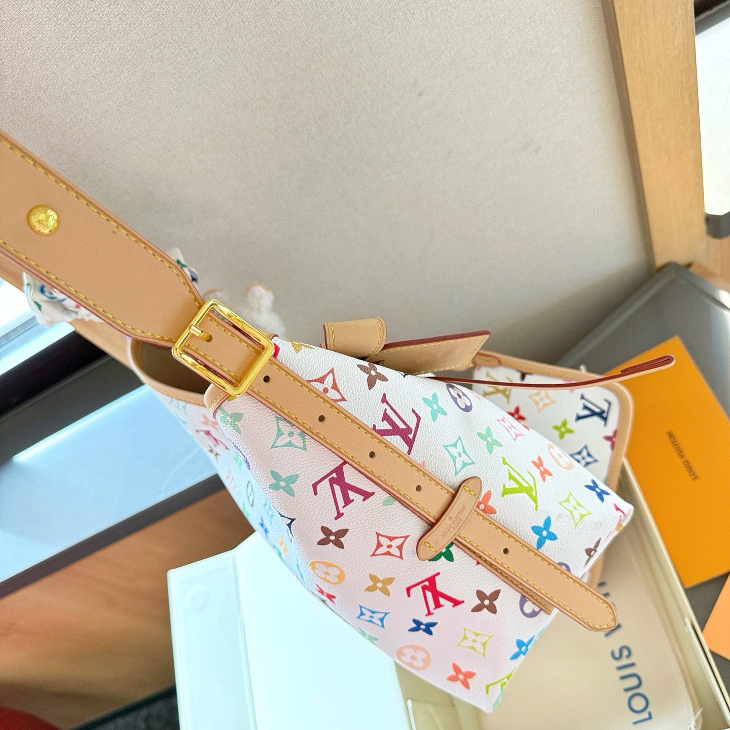 New Fashion White formal V Logo Women's BagsXC052025030304