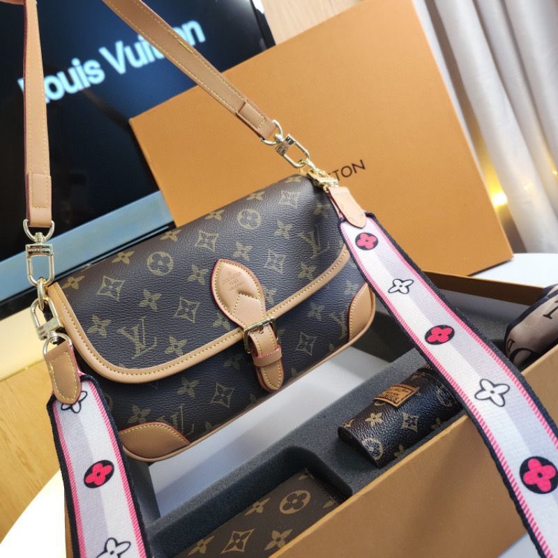 New Fashion V Logo Women's Bags-PD05202382504