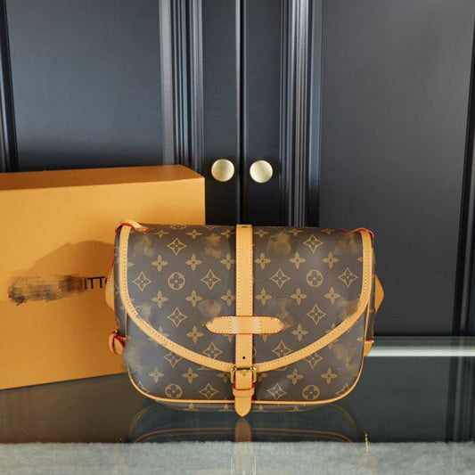 New Fashion Handmade V Logo Women's BagsPD05202432601
