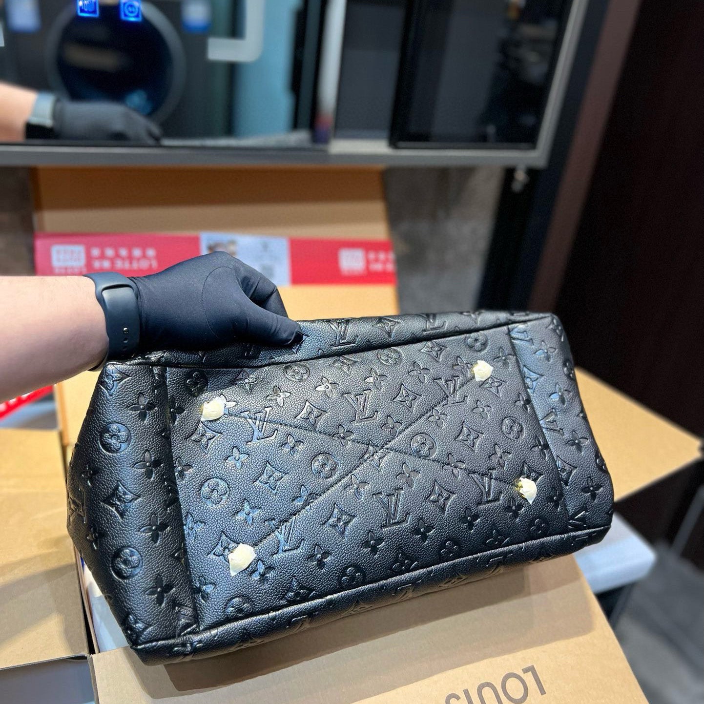 New Black Leather V Logo women's HandbagsXC052024120601