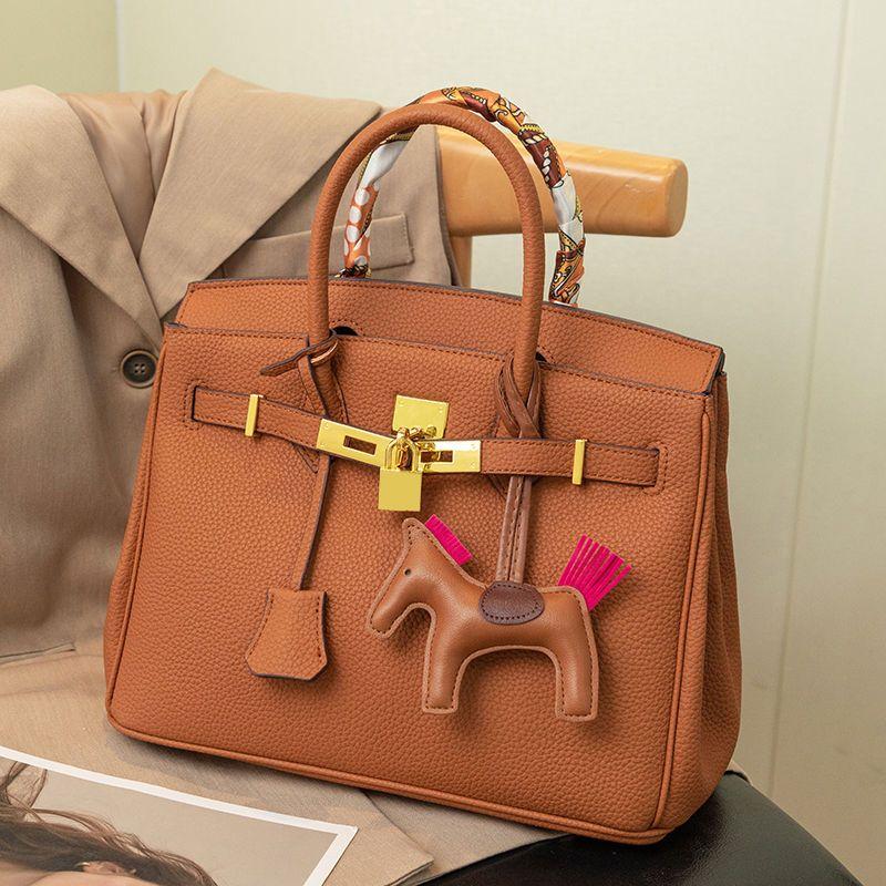 Versatile large capacity handbag 0823120806
