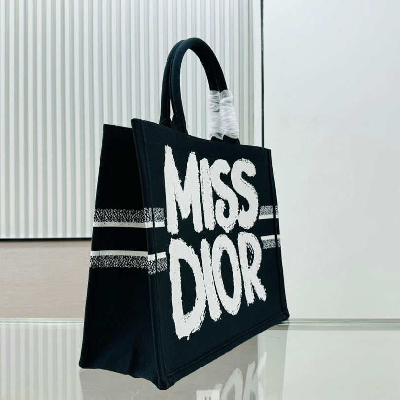 New White D Logo Fashion women's HandbagsPD052024082712