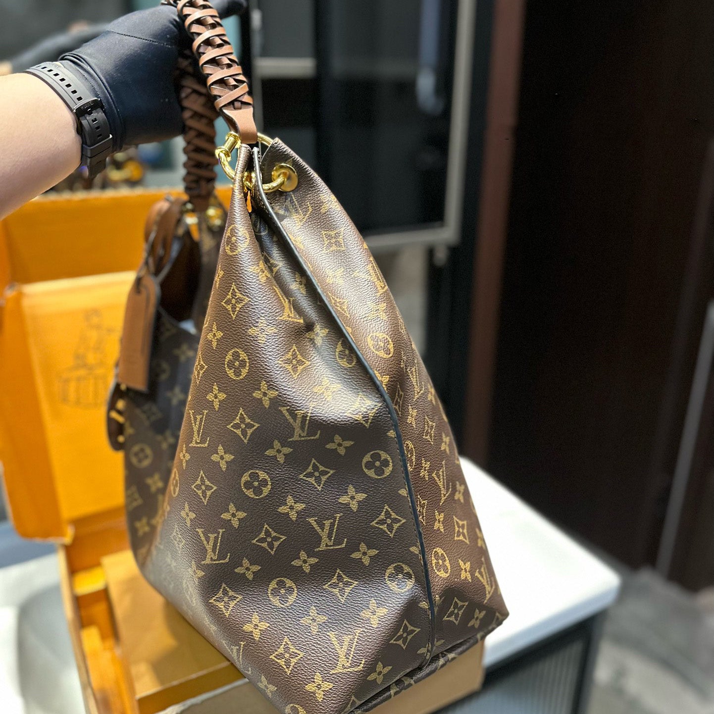 New Black Leather V Logo women's HandbagsXC052024120602