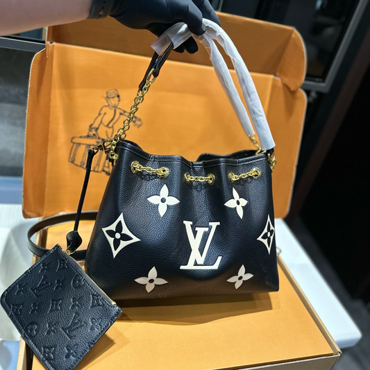 New Fashion V Logo Handmade Fashion Women's BagsXC05043002