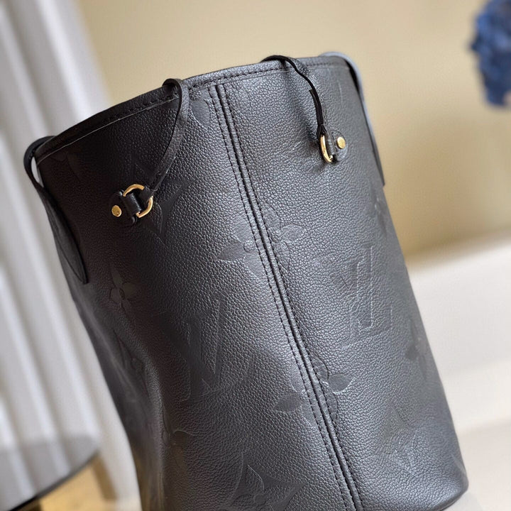 New B Logo Leisure StyleTote BagPD052024061910