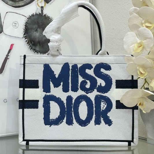 New White D Logo Fashion women's HandbagsPD052024082702