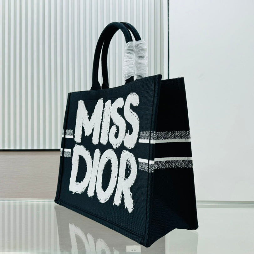 New White D Logo Fashion women's HandbagsPD052024082712