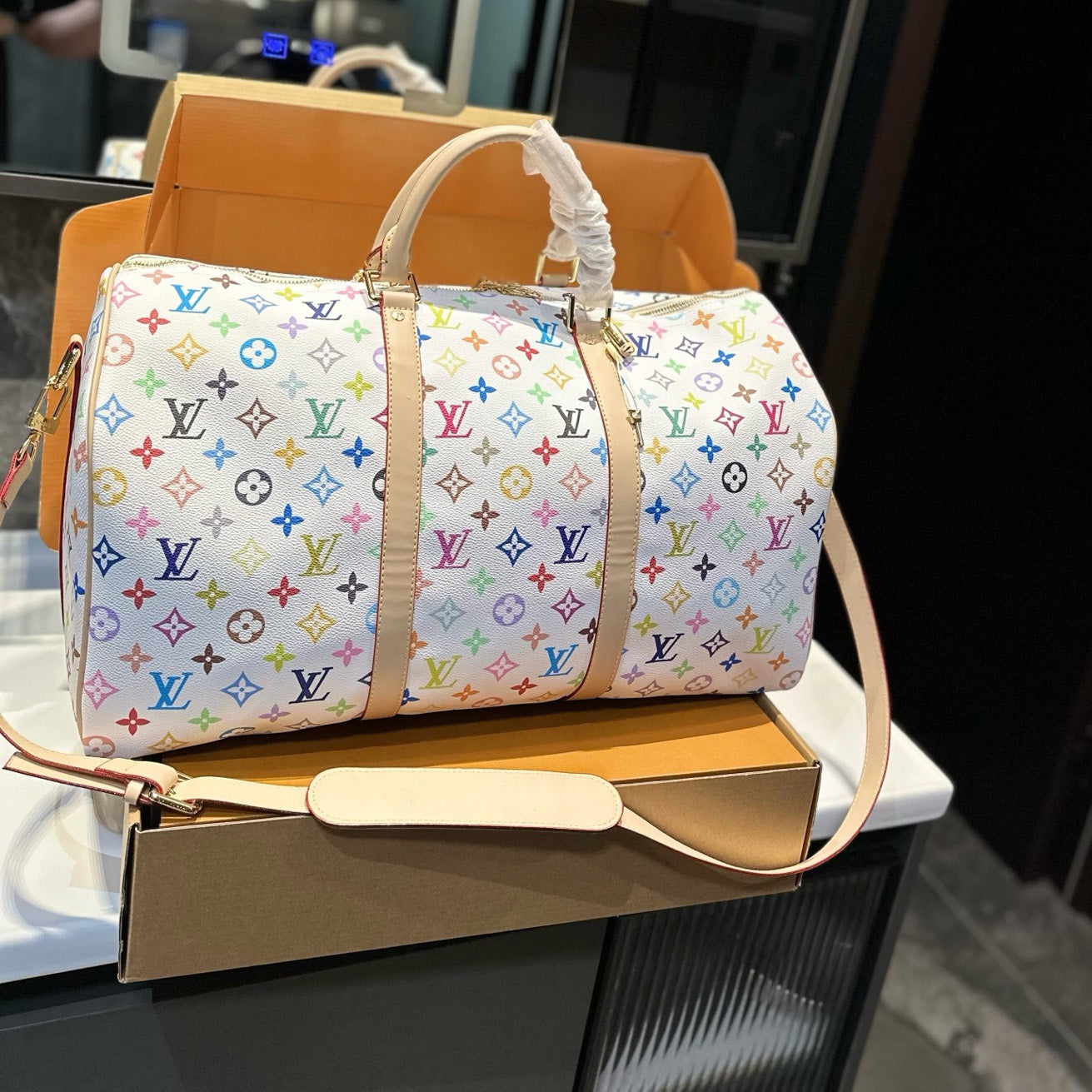 New V logo Handmade Fashion BagsXC052025030501