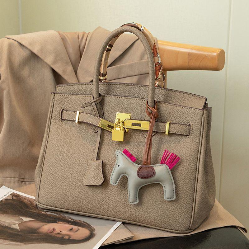 Versatile large capacity handbag 0823120806