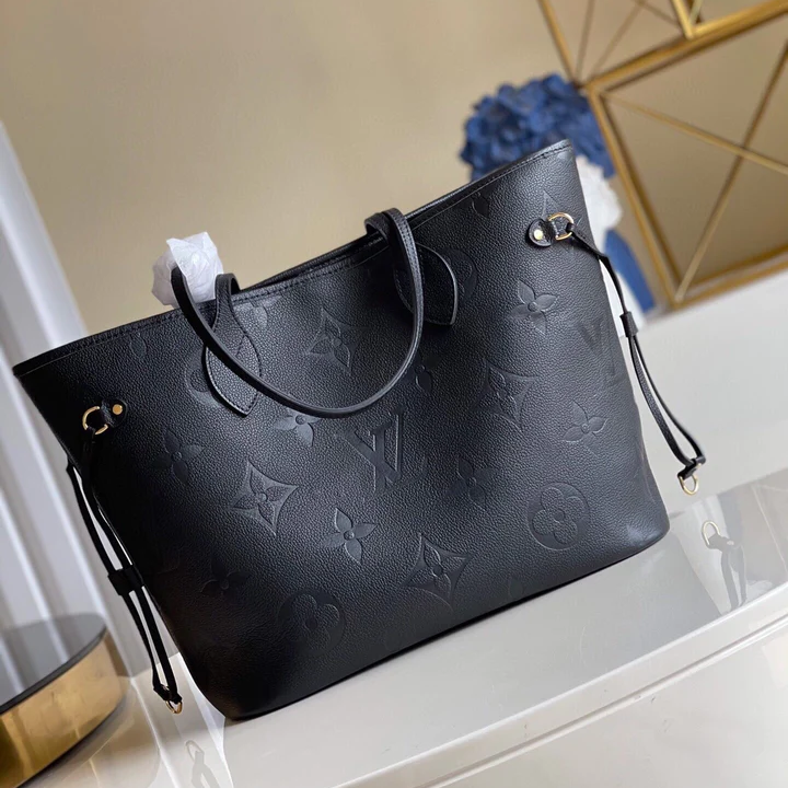New B Logo Leisure StyleTote BagPD052024061910