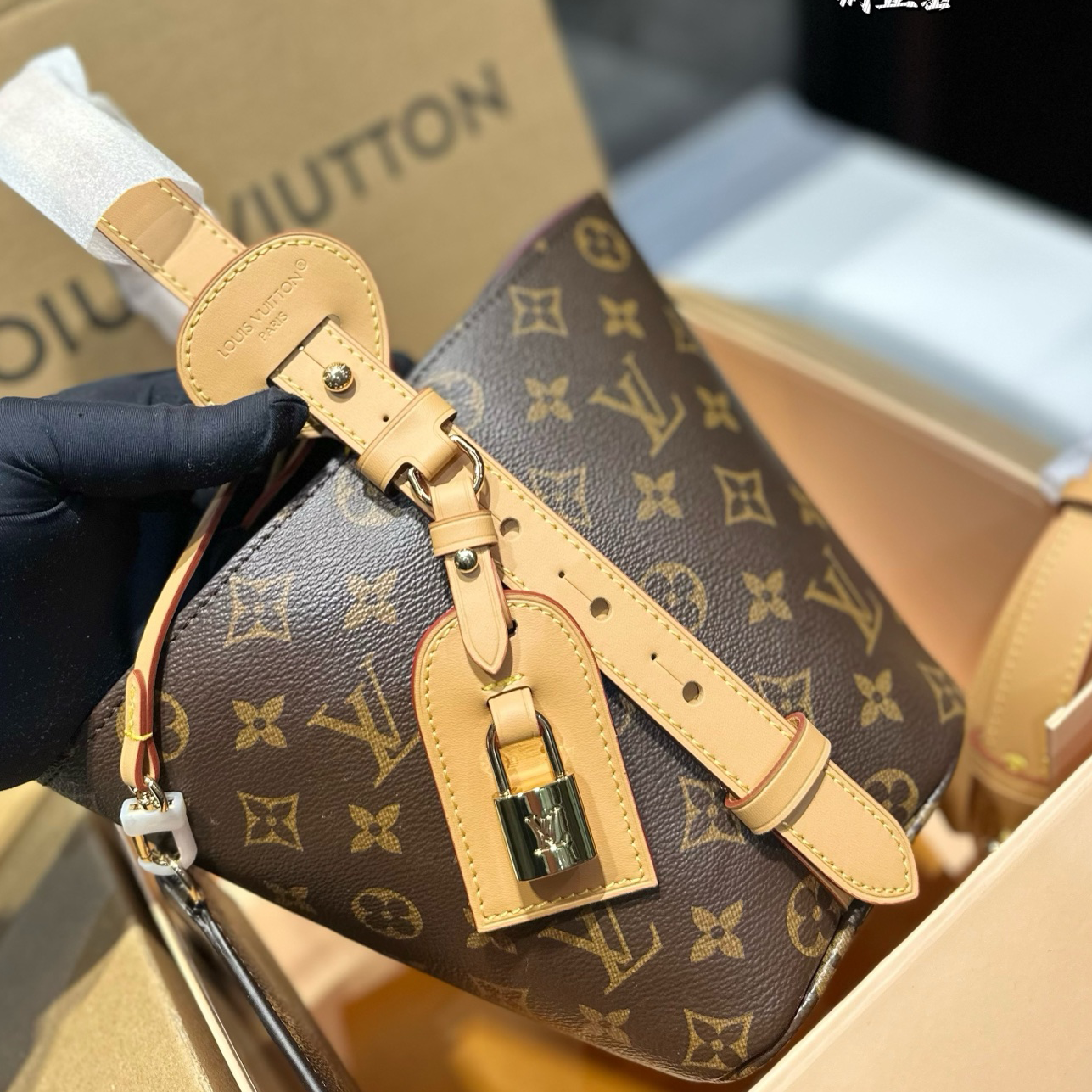 New V Logo Handmade women's bagXC052025041110