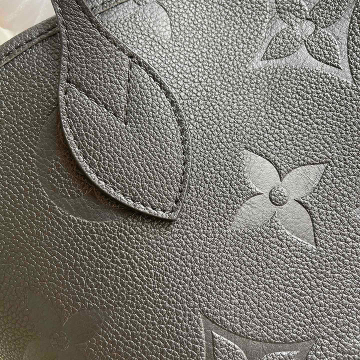 New B Logo Leisure StyleTote BagPD052024061910