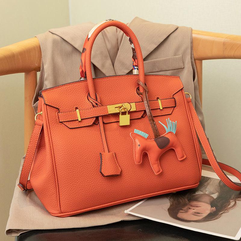 Versatile large capacity handbag 0823120806
