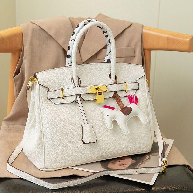 Versatile large capacity handbag 0823120806