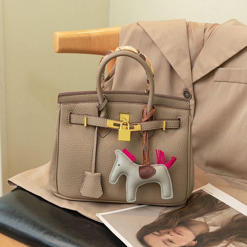 Versatile large capacity handbag 0823120806