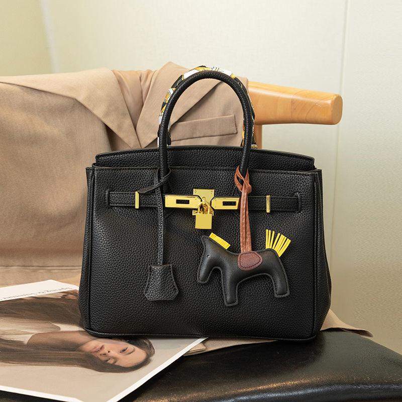 Versatile large capacity handbag 0823120806